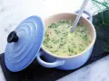 Krämig sås med dill och gräslök, perfekt till fisk. Ett enkelt beurre blanc recept.