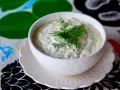 Krämig sås med dill, perfekt som skolans fisksås till sillen.