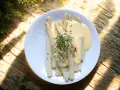 Vit sparris med hollandaisesås och krasse, ett enkelt och gott vit sparris recept.