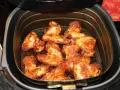 Krispiga kycklingklubbor i airfryer, redo att serveras. Perfekt för en snabb och god middag.