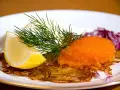 En läcker råraka med rom, dill, citron och rödlök. Ett perfekt råraka recept för en festlig måltid.