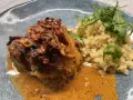 Kyckling i krämig sås med soltorkade tomater och en sida av bulgur med ruccola.