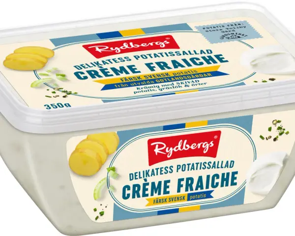 En krämig enkel potatissallad med crème fraiche, skivad potatis, gräslök och örter från Rydbergs. Perfekt till sommarmaten!