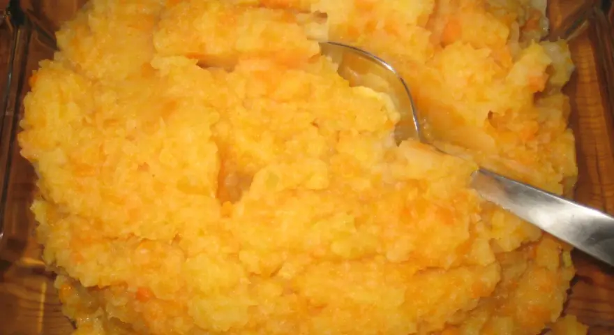 En härlig rotmos, perfekt till fläsk. Ett enkelt rotmos recept som passar alla.