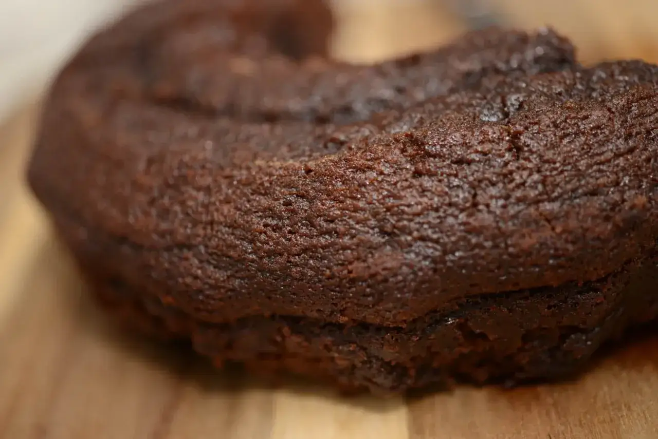 En saftig chokladkaka, perfekt f&ouml;r ett enkelt chokladkaka recept.